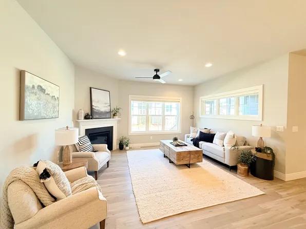 Unit 5.2 Bellflower, Deforest, WI 53532