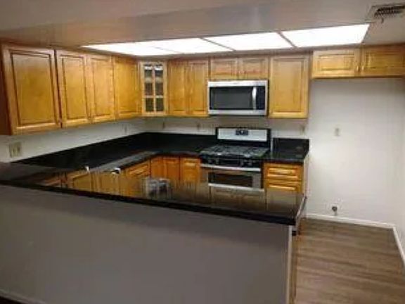 2nd image of 1425 Loma Ave APT A
