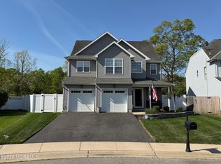 56 Marlin Ct, Bayville, NJ 08721