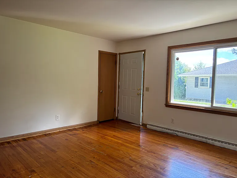 6321 Roselawn Ave — Photo 2