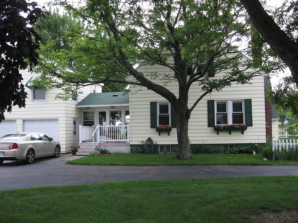 2nd image of 10521 Vergennes St SE