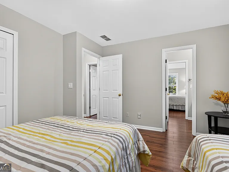 323 Revolution Dr — Photo 35