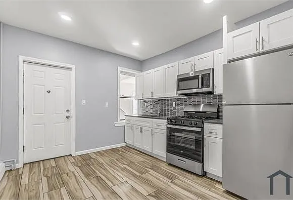 1220 Pembroke St #3R — Photo 14