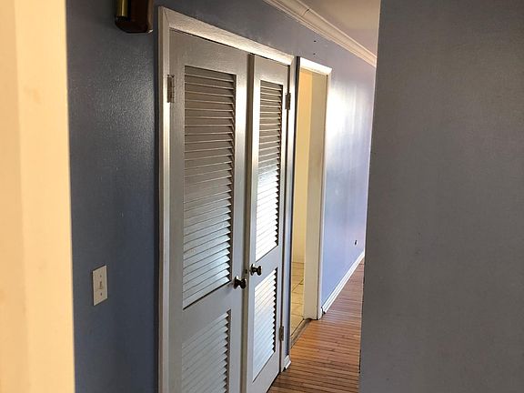 4th image of 824 Leamington Ave