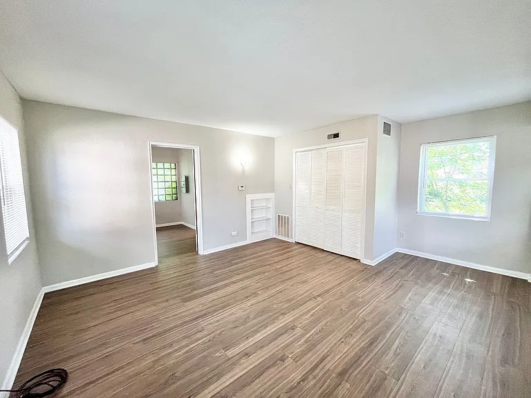 112 Shepherd Ave — Photo 5