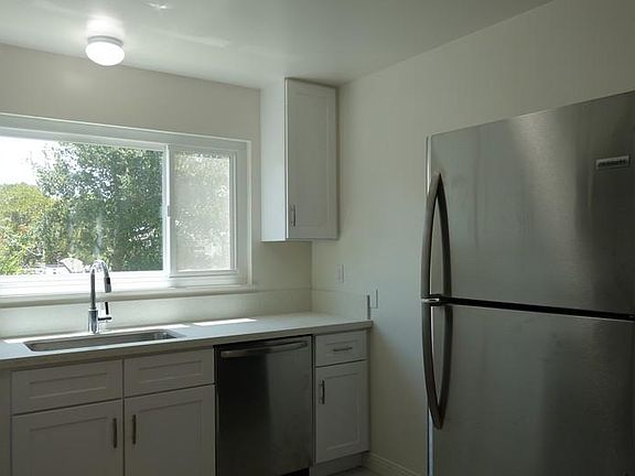 2nd image of 1623 Garden St APT 4
