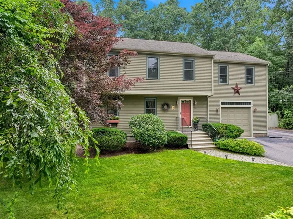 36 Bartlett St, Pembroke, MA 02359