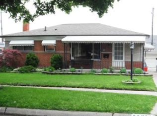 27316 Clarpointe Dr, Warren, MI 48088