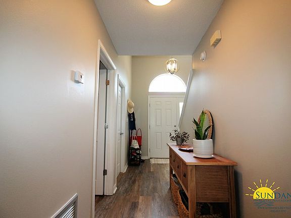 2nd image of 214C Tooke St E