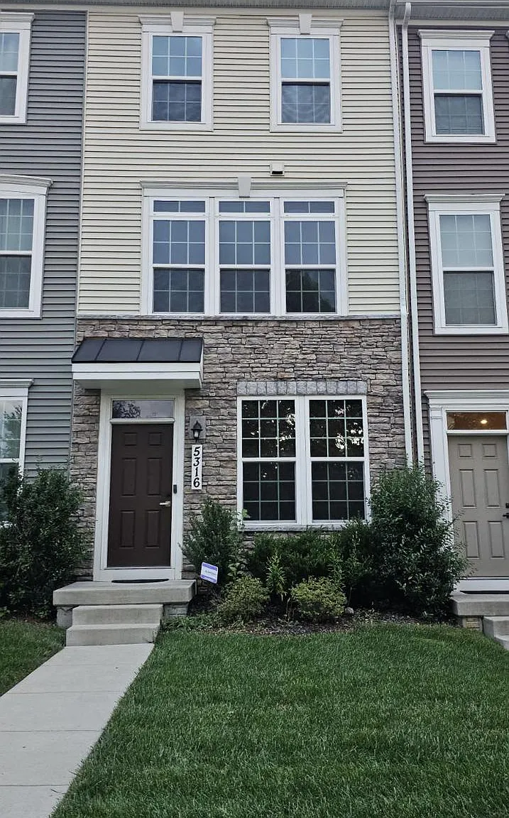 3 bed, 5.0 bath, 1600 sqft, $2,850 — Photo 1