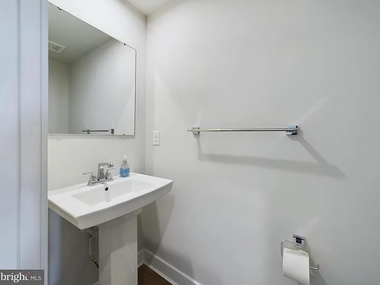 511 Swansea Dr — Photo 7
