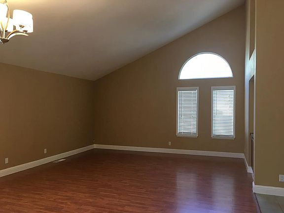 5th image of 3023 Wetmore Dr #2