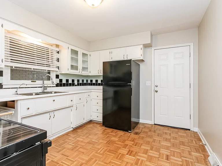 7605 Kimberly Dr — Photo 7