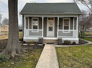 726 School St, Carrollton, IL 62016