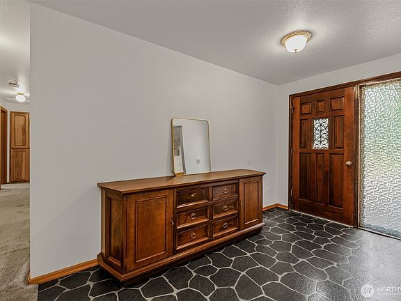 4th image of 9511 NE 208th Avenue