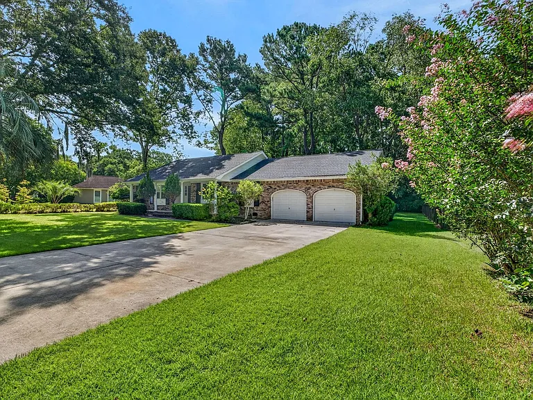1037 Law Ln — Photo 6