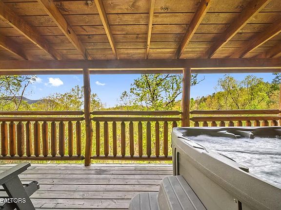 5th image of 2864 Pine Haven Dr