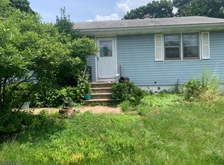 178 Alcorne St, Somerset, NJ 08873
