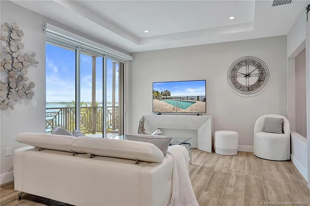 1 bed, 1.0 bath, 708 sqft, $4,500 — Photo 1