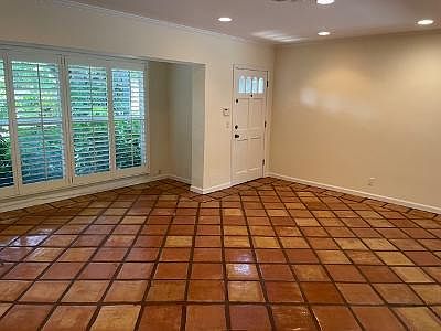 5th image of 303 SE 7th Ave
