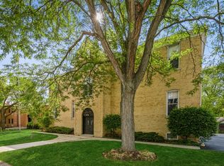 174 S McHenry Ave #114, Crystal Lake, IL 60014