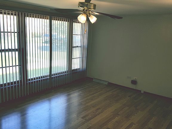 4th image of 10519 S Avenue F