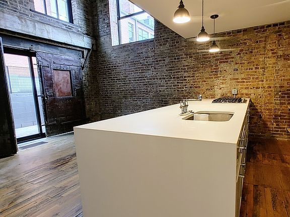 5th image of 1509 Walnut St APT 204