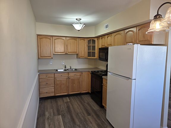 2nd image of 247 Washington Pl