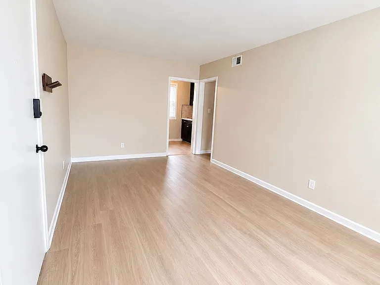 100 Lewis Dr #21-H — Photo 1