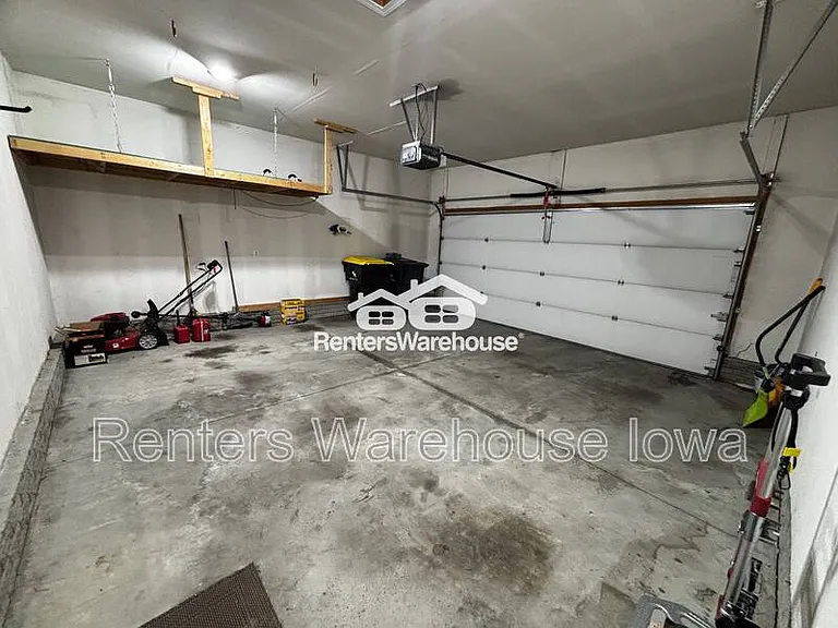 330 NE Cardinal Ln — Photo 22