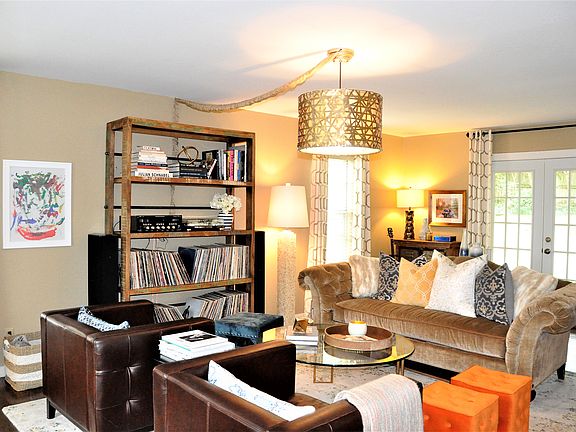 3rd image of 1055 E Bonnie Ln