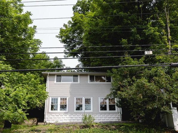 582 Lakes Rd