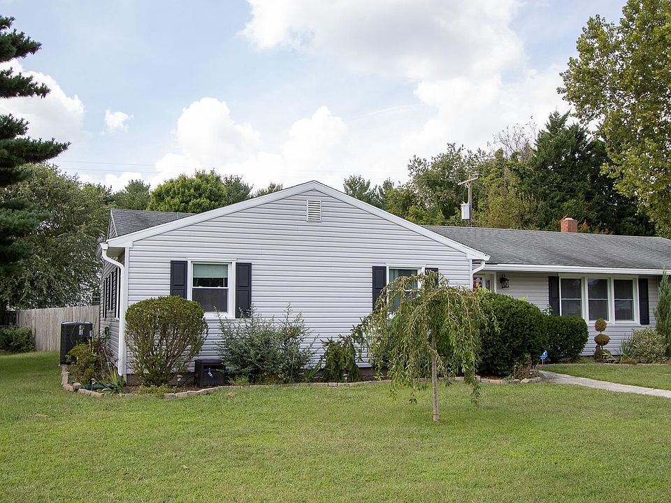 1st image of 722 W Ivy Dr