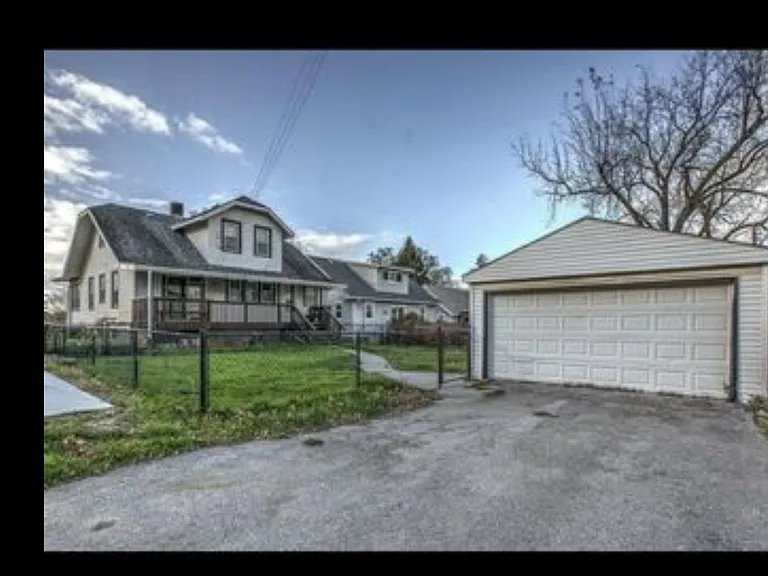 4664 Woolworth Ave — Photo 10