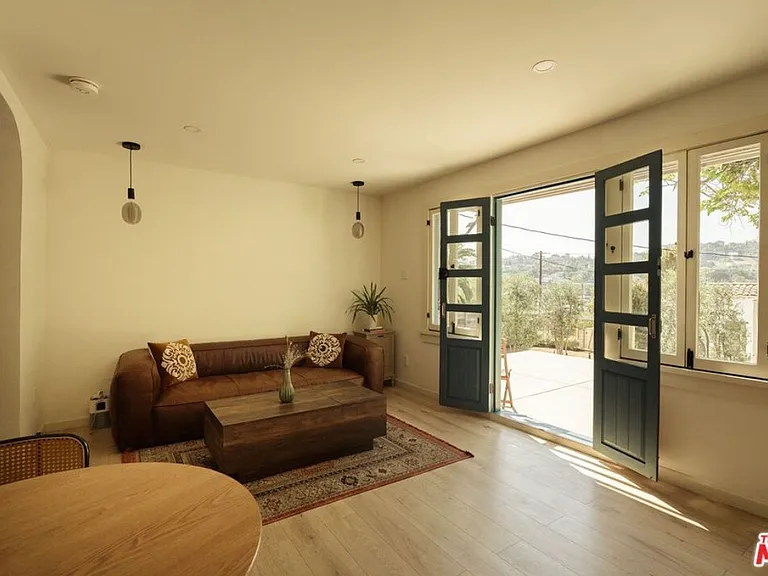 4197 York Blvd — Photo 2