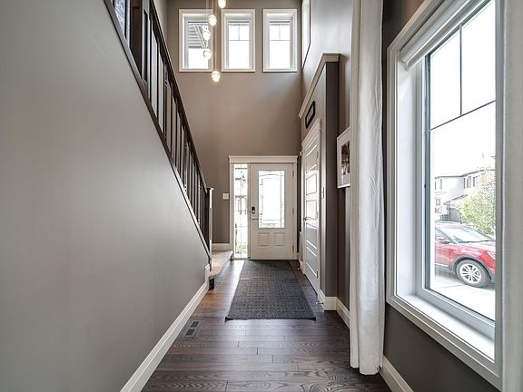 5th image of 17707 9a Ave SW