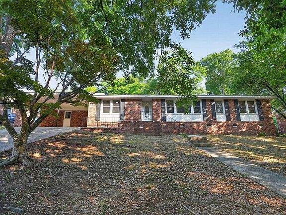 5th image of 241 Chartwell Rd