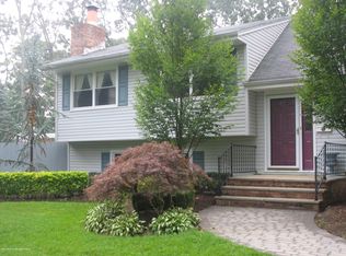 118 Glenwood Dr, Tinton Falls, NJ 07724