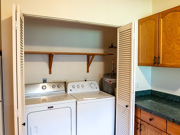 5th image of 219 Belmont Ave E APT 3