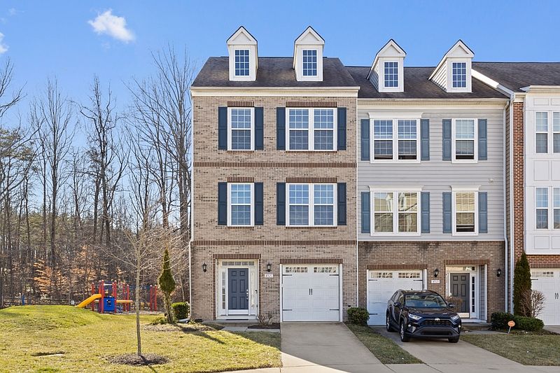 1st image of 4921 Forest Pines Dr