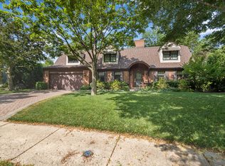 912 Burnham Ct, Glenview, IL 60025