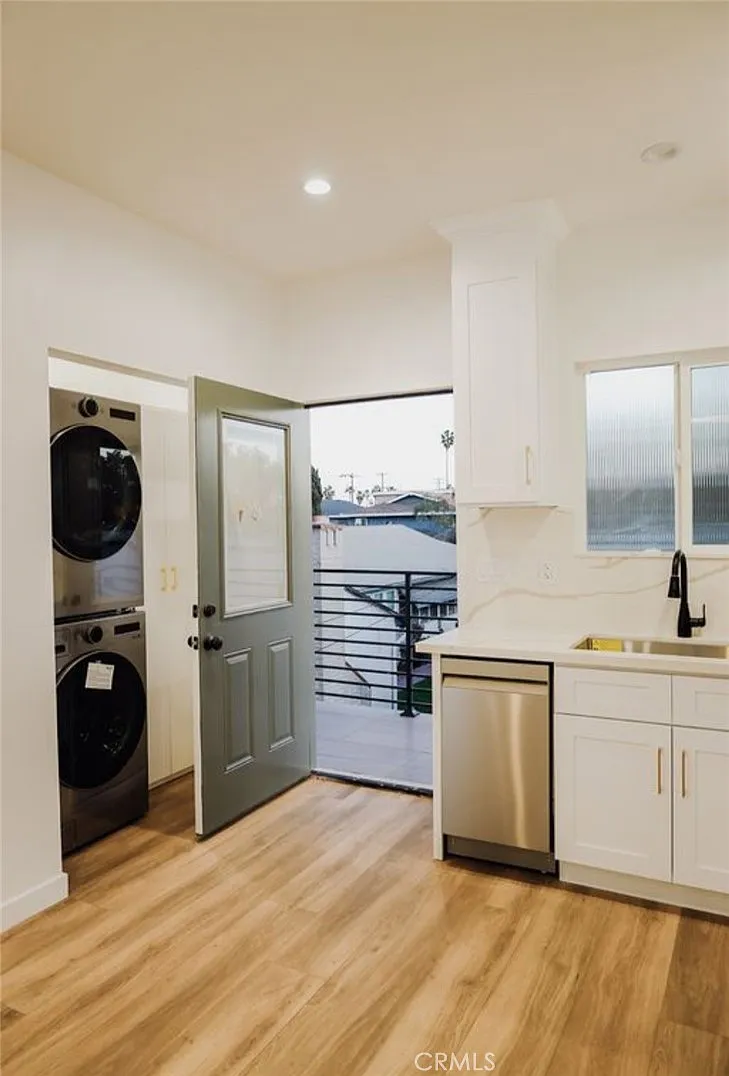 3 bed, 960 sqft, $3,750 — Photo 4
