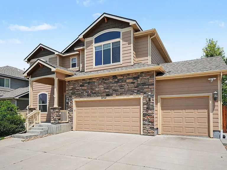 2721 Bridle Dr — Photo 2