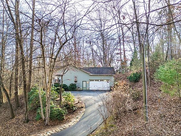 3rd image of 241 Crocus Ln