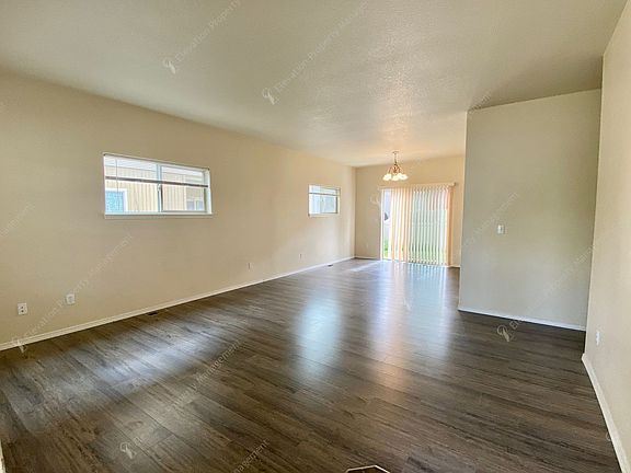 4th image of 649 SE Glengarry Pl
