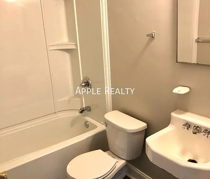 907 Iredell St — Photo 6
