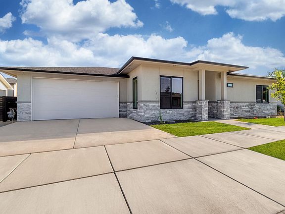 Front Exterior w/garage