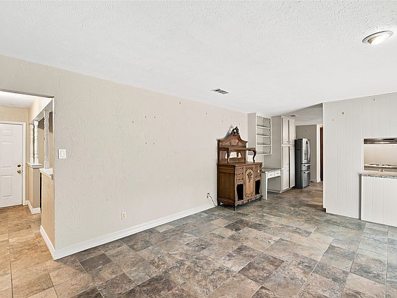3rd image of 403 Westcliff Dr