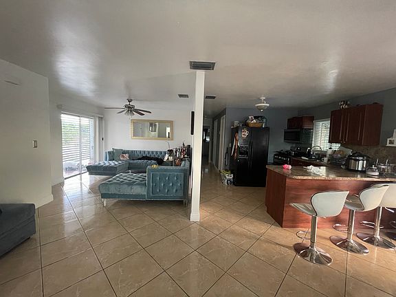 4th image of 1520 E 8th Ct #1