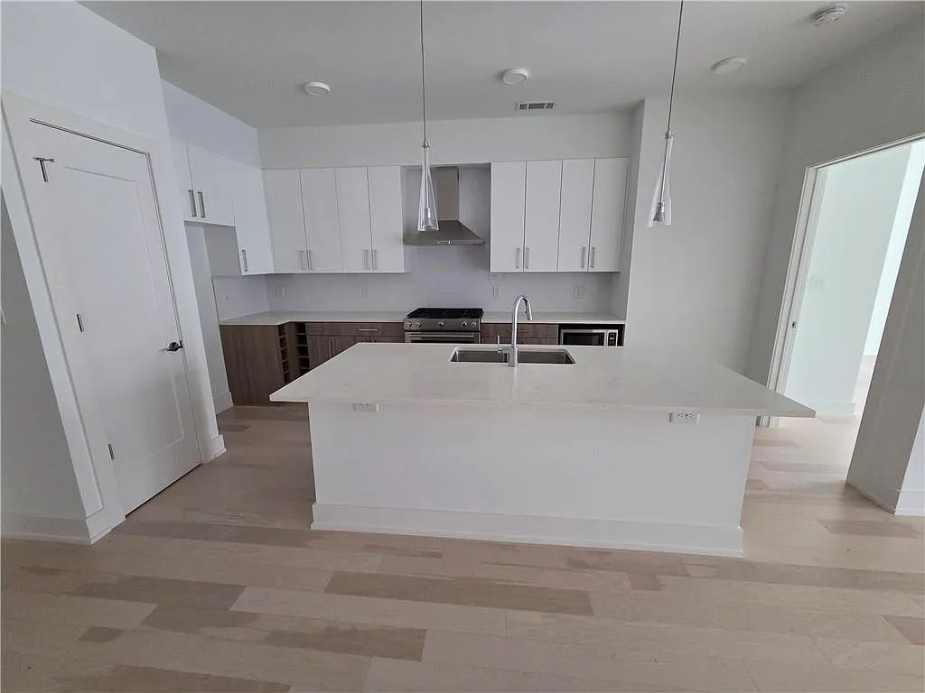 2 bed, 2.0 bath, 1386 sqft, $3,395 — Photo 1